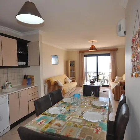 Sleeps 5 With Pool And Air Con