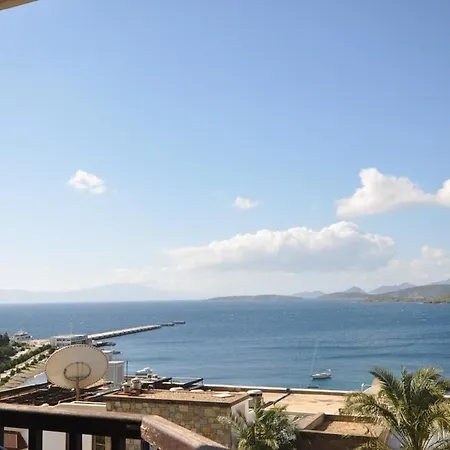Apartment Sleeps 5 With Pool And Air Con