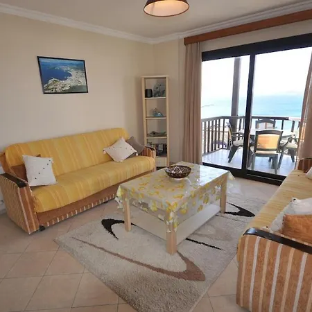 Sleeps 5 With Pool And Air Con Apartment *