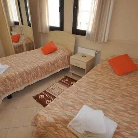 Sleeps 5 With Pool And Air Con *